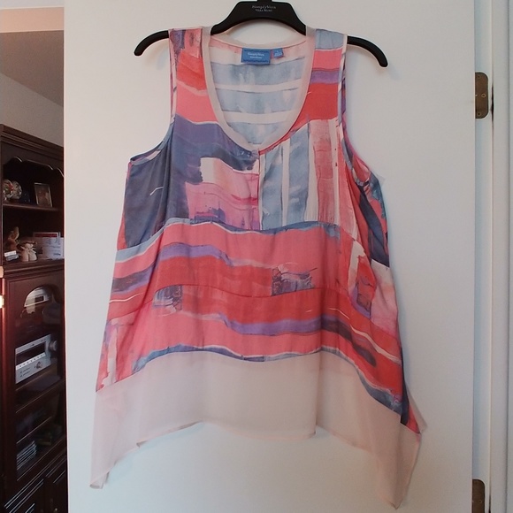 Vera Wang Tops - EUC Light and Flowy Colorful Top